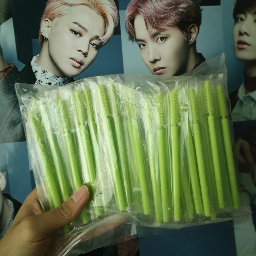 Mascara applicator disposable